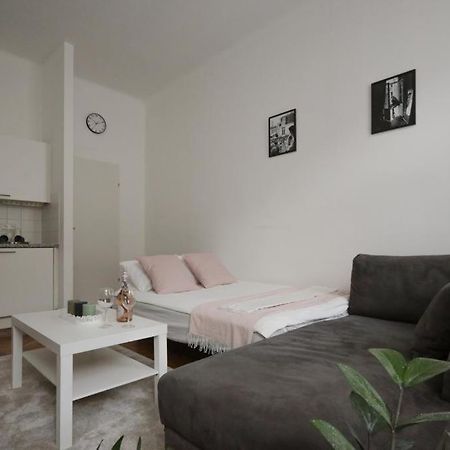 Apartment 10-Next Metro U3 Виена Екстериор снимка